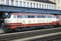 218 217-8 in Regensburg Hbf 7.Juli 1996 (gescanntes DIa)