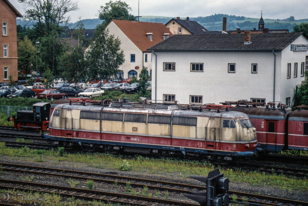 103 002 von seitlich oben abgestellt im DDM Neuenmarkt am 4.6.1995